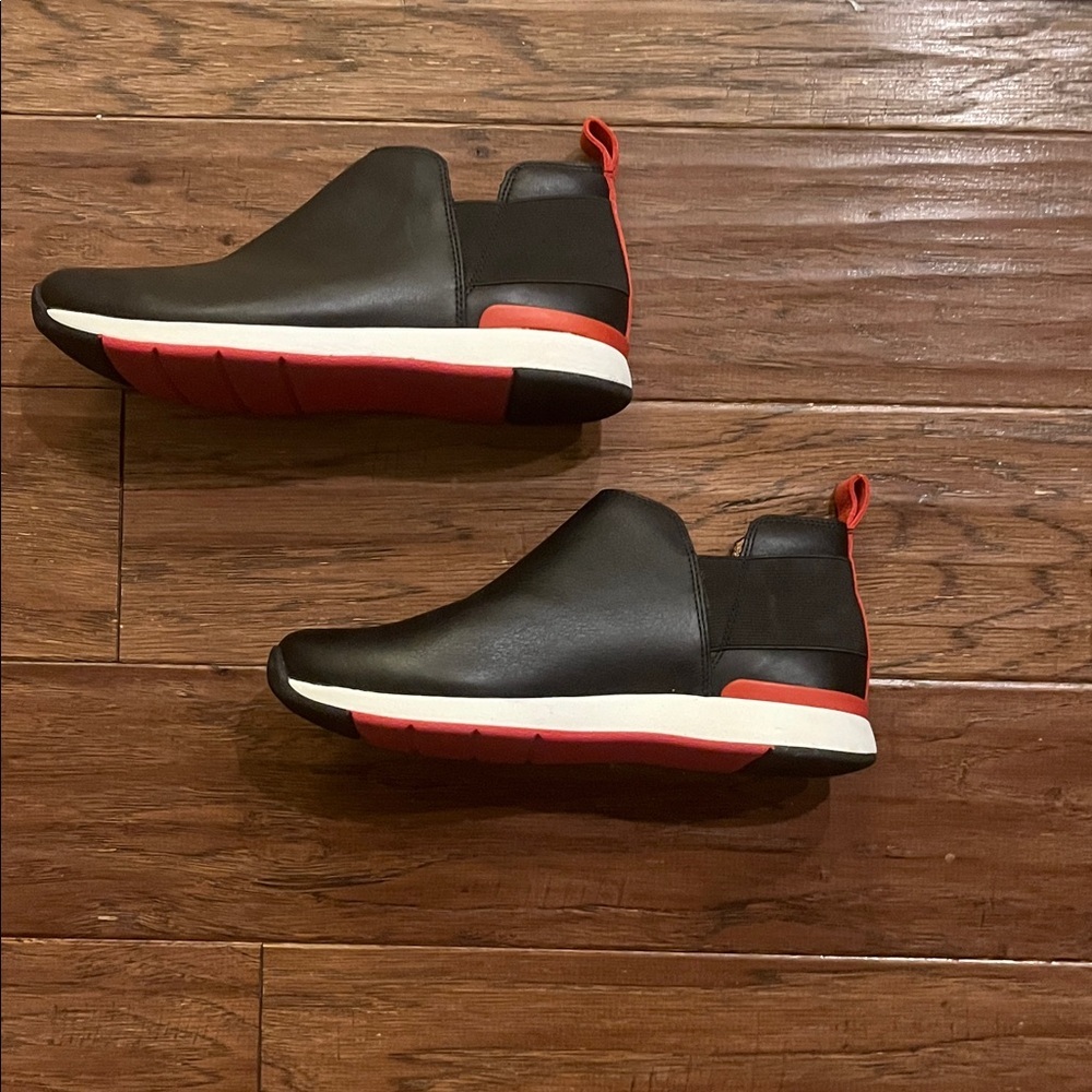 Vionic Cece Slip On Ankle Bootie Black Leather Sneakers  Size 7.5 - Picture 3 of 7